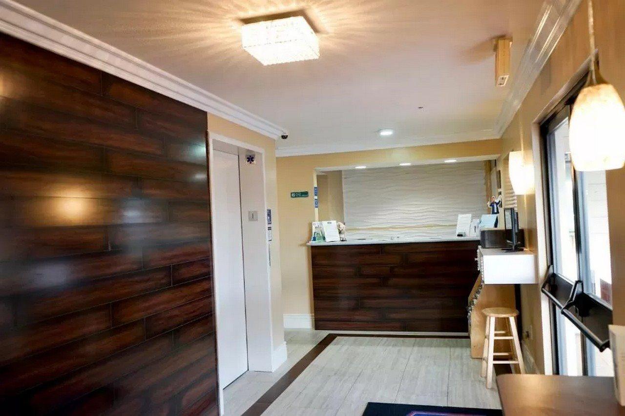 Howard Johnson By Wyndham Salinas Exterior foto