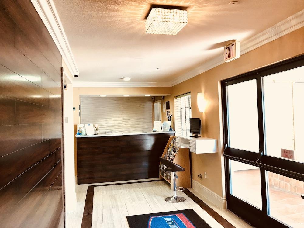 Howard Johnson By Wyndham Salinas Exterior foto