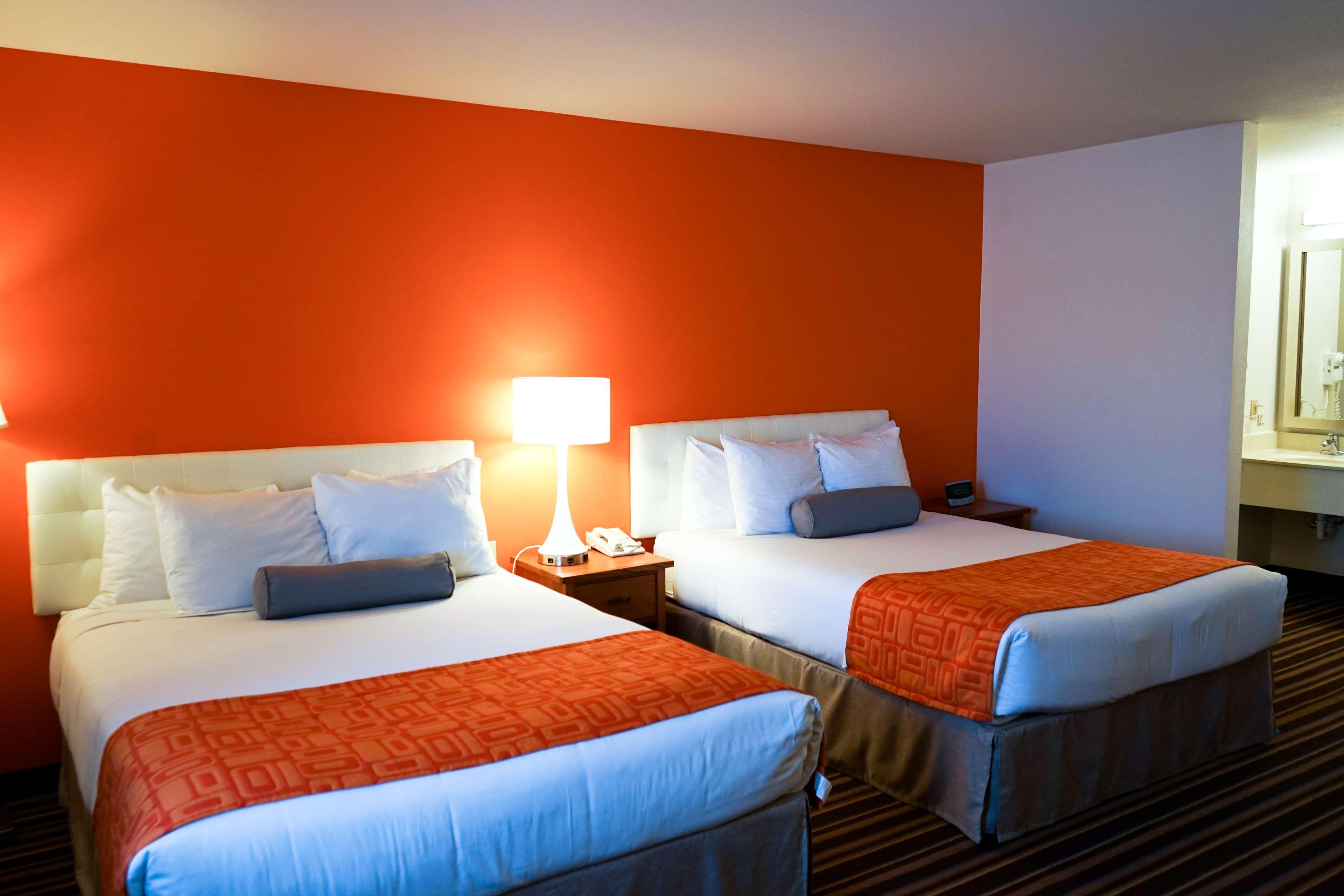 Howard Johnson By Wyndham Salinas Exterior foto