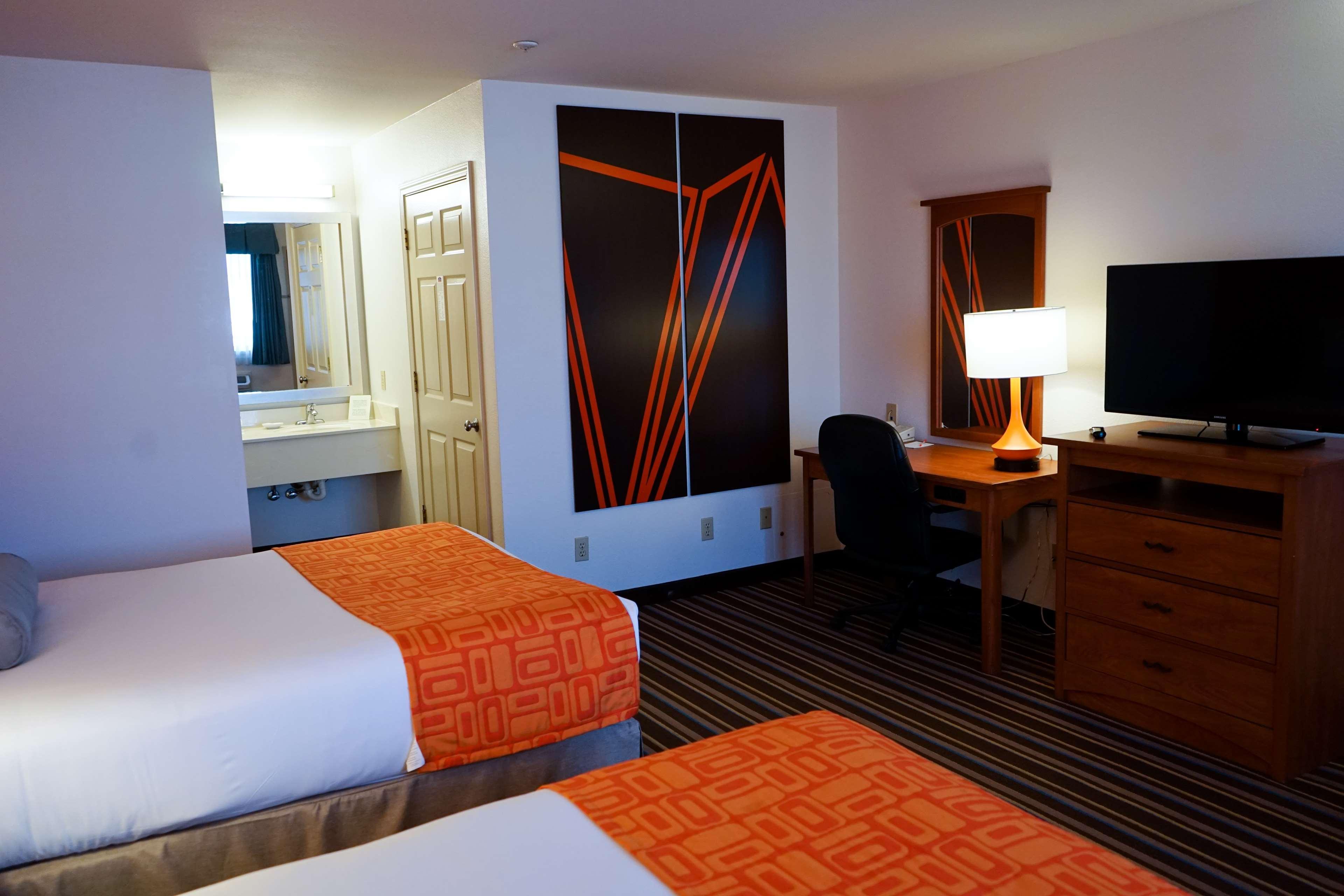 Howard Johnson By Wyndham Salinas Exterior foto