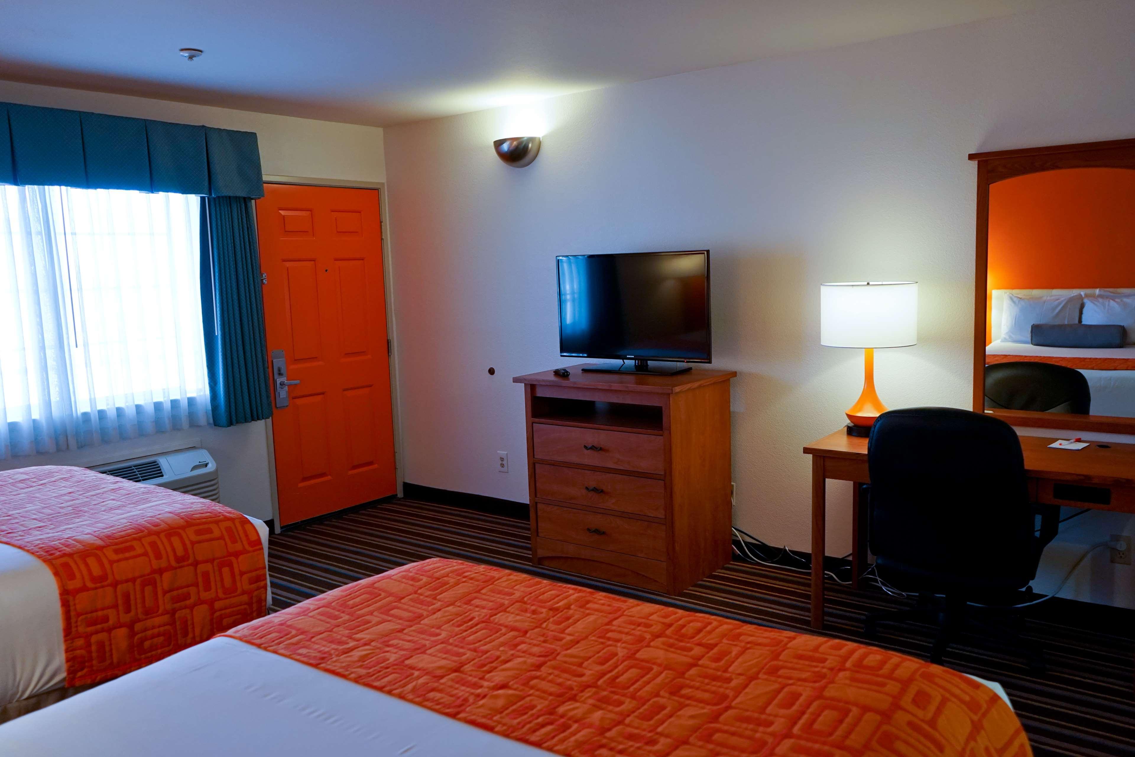 Howard Johnson By Wyndham Salinas Exterior foto