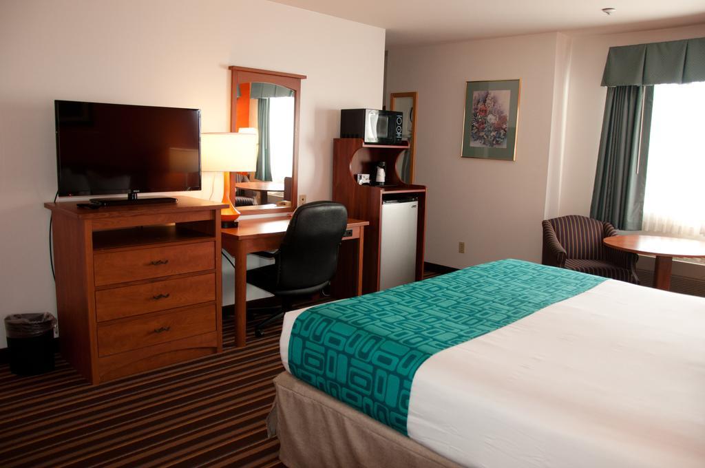 Howard Johnson By Wyndham Salinas Exterior foto