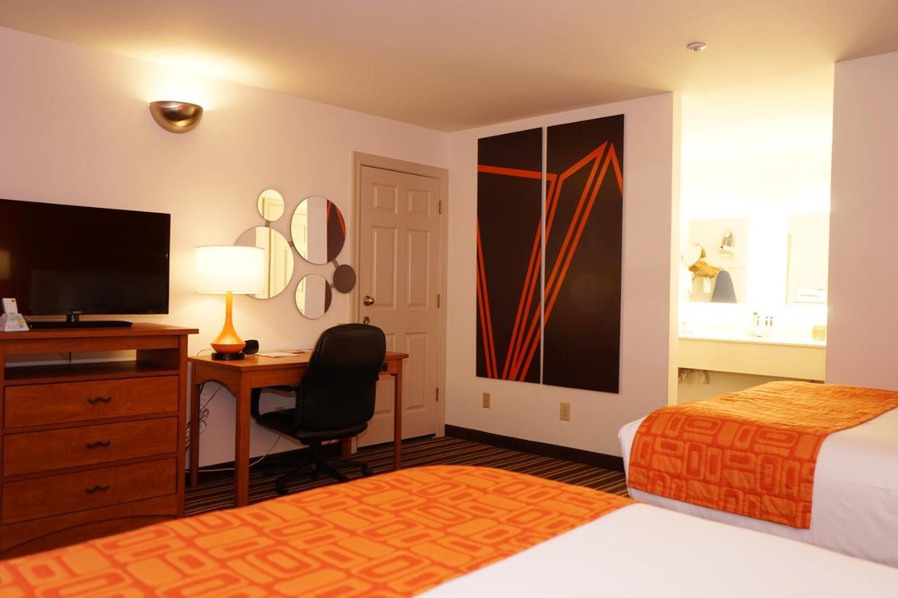 Howard Johnson By Wyndham Salinas Exterior foto