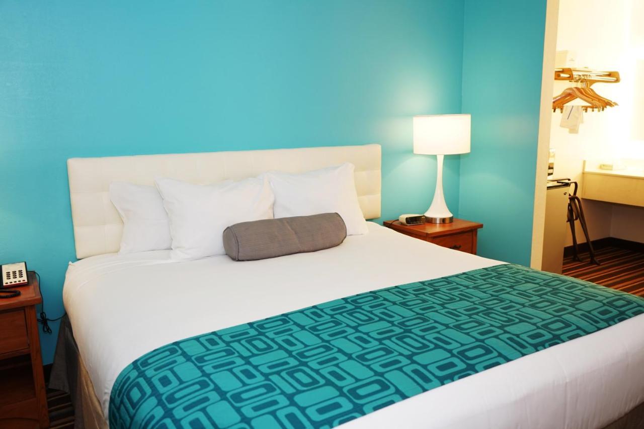 Howard Johnson By Wyndham Salinas Exterior foto
